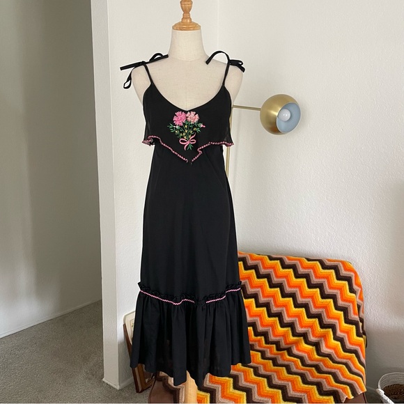 Vintage 1970s Young Edwardian by Arpeja Boho Tie Strap Floral Embroidered Dress - Picture 1 of 12